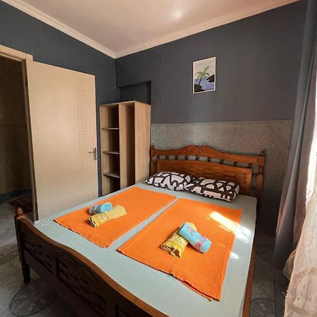Guest House Barbi Batumi Esterno foto