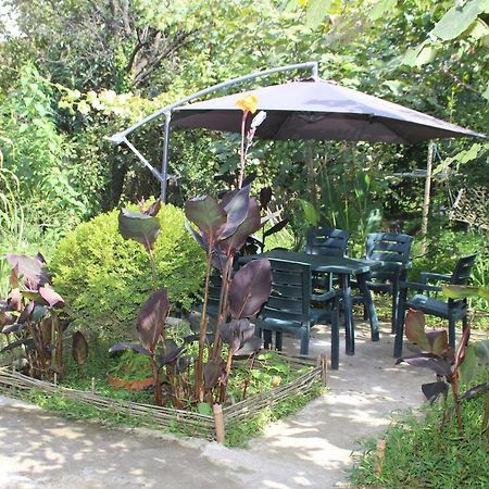 Guest House Barbi Batumi Esterno foto