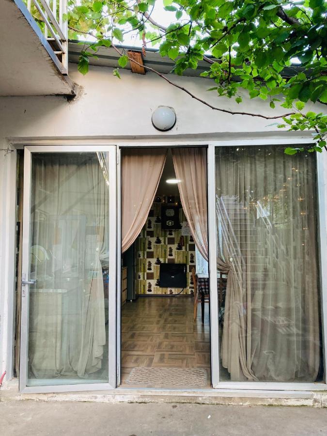 Guest House Barbi Batumi Esterno foto