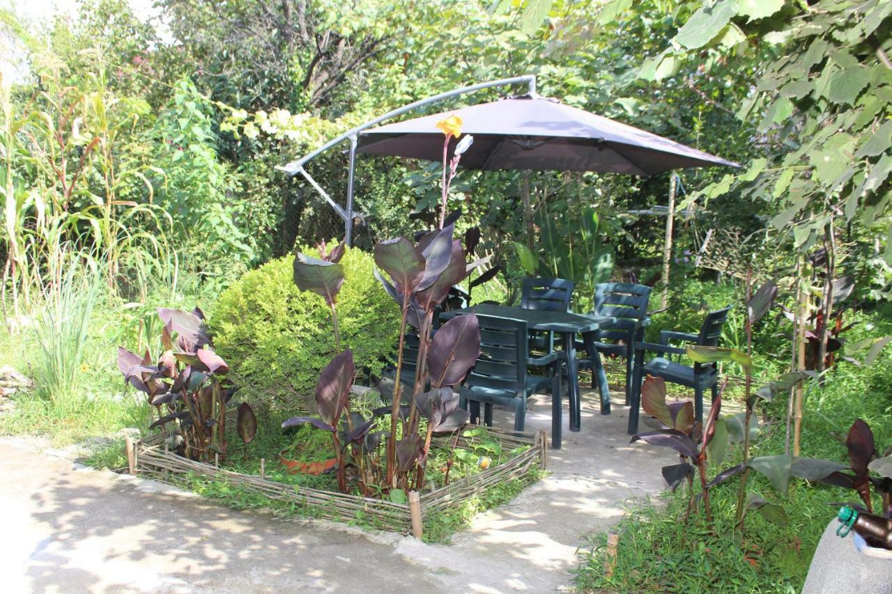 Guest House Barbi Batumi Esterno foto